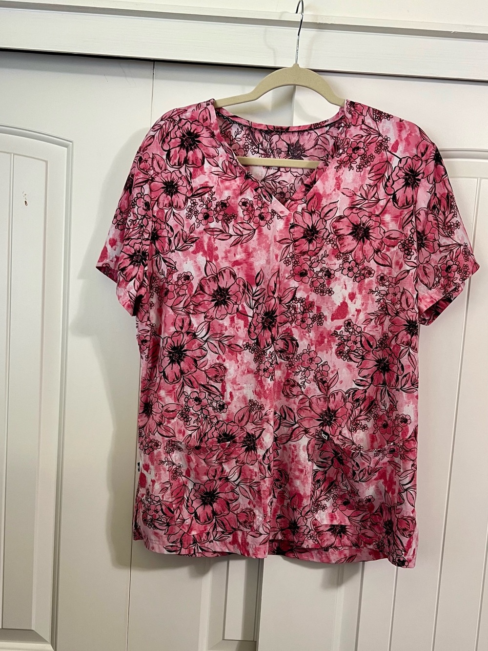 Women's scrub Pink Floral V-Neck Top